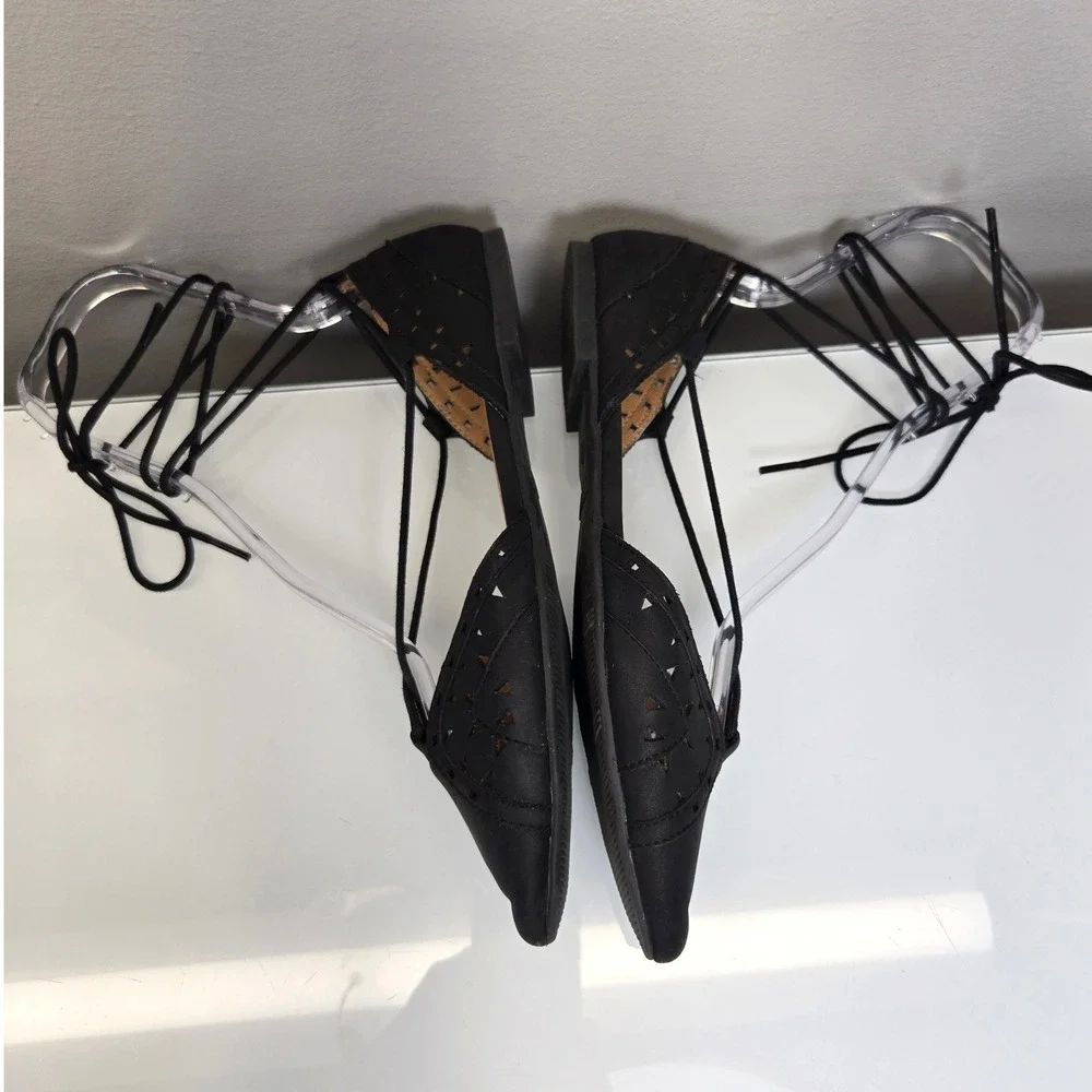MIA Norine Lace Up Ankle Wrap Flats 7.5 Black Pointed Toe Laser Cut‎ Romantic